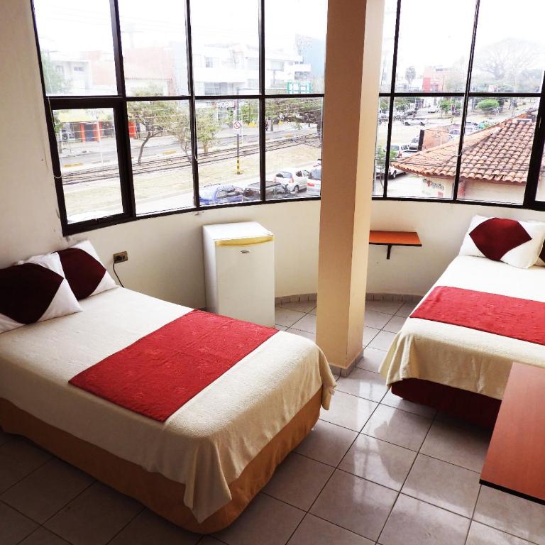 Hotel Plaza Center - Habitación Doble con baño privado - 2 camas - 2