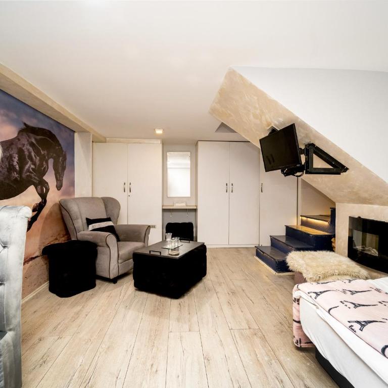 French House - Studio - na Više Nivoa - 9