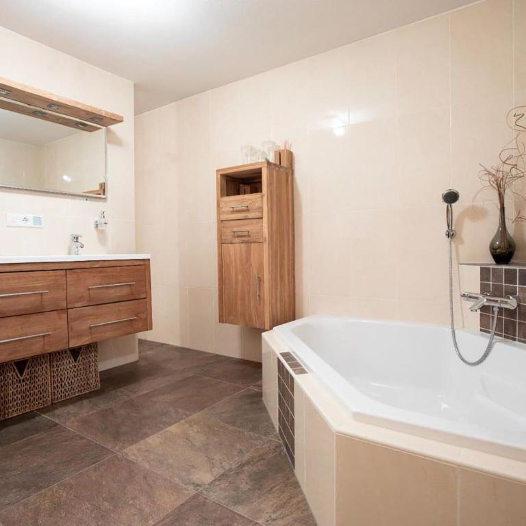 Chalet Hochkrimml with sauna on the ski slope - Ferienhaus mit 3 Schlafzimmern - 17