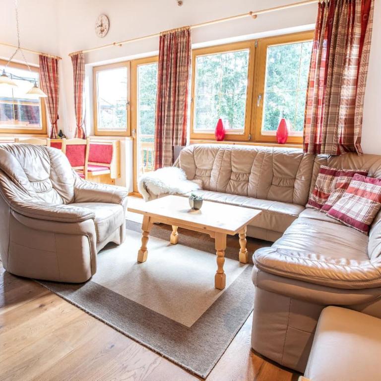 Chalet Hochkrimml with sauna on the ski slope - Ferienhaus mit 3 Schlafzimmern - 1