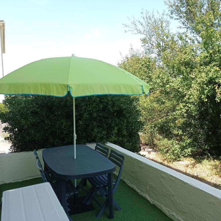LE SOLEIL DU LUBERON - T2 avec Terrasse, Parking et Clim - One-Bedroom Apartment - 3