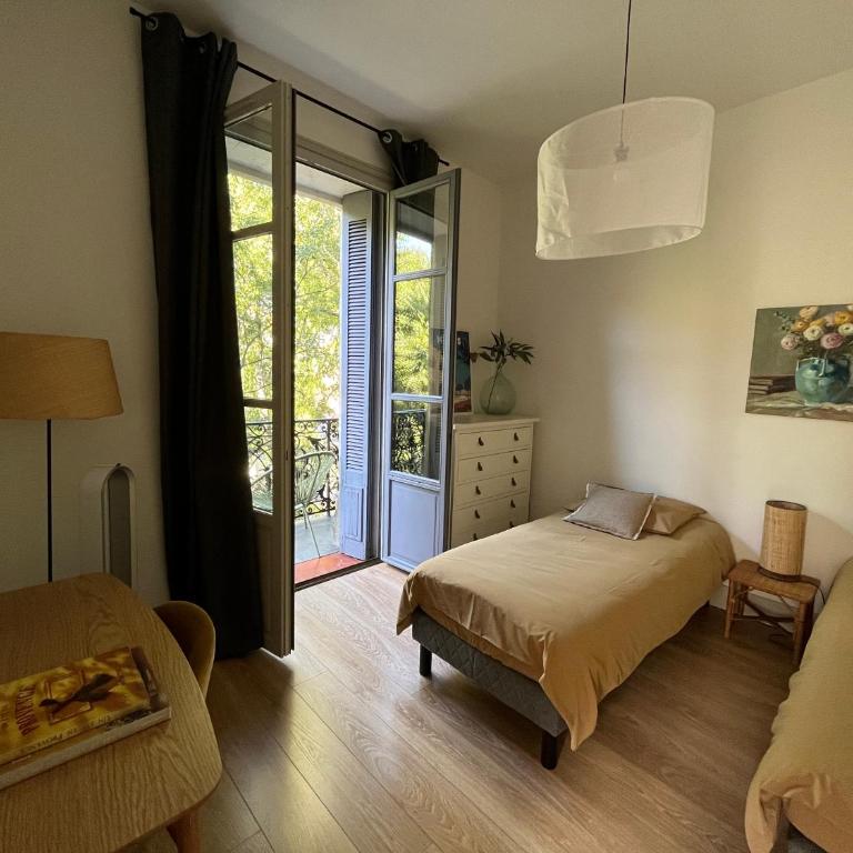 Nimes , appartement rénové dans immeuble classé. - Appartamento con 2 Camere da Letto - 34