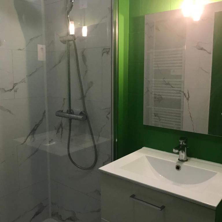 Appartement T2 vue mer et montagne avec piscine , au pied des plages - Appartement - Vue sur Mer - 25