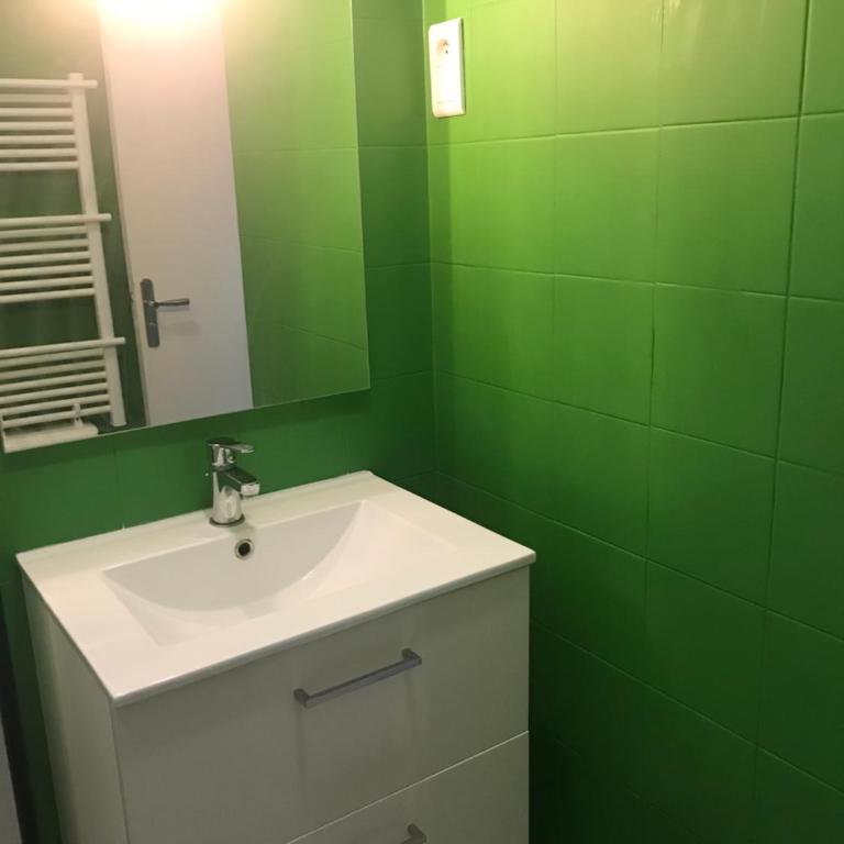 Appartement T2 vue mer et montagne avec piscine , au pied des plages - Appartement - Vue sur Mer - 27