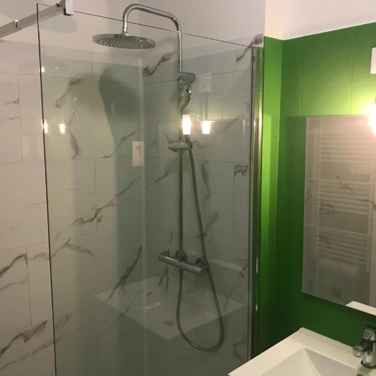 Appartement T2 vue mer et montagne avec piscine , au pied des plages - Appartement - Vue sur Mer - 28