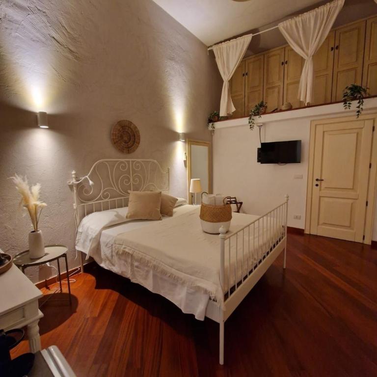 Apulia Journey - Manzoni 11 - Double Room with Private Bathroom - 3