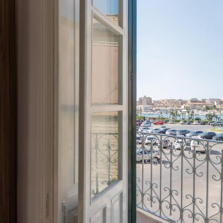 Anticitera Apartment - Three-Bedroom Apartment - 13