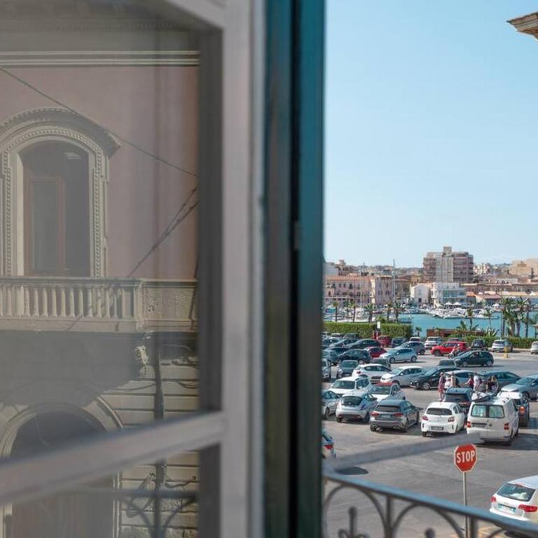 Anticitera Apartment - Three-Bedroom Apartment - 43