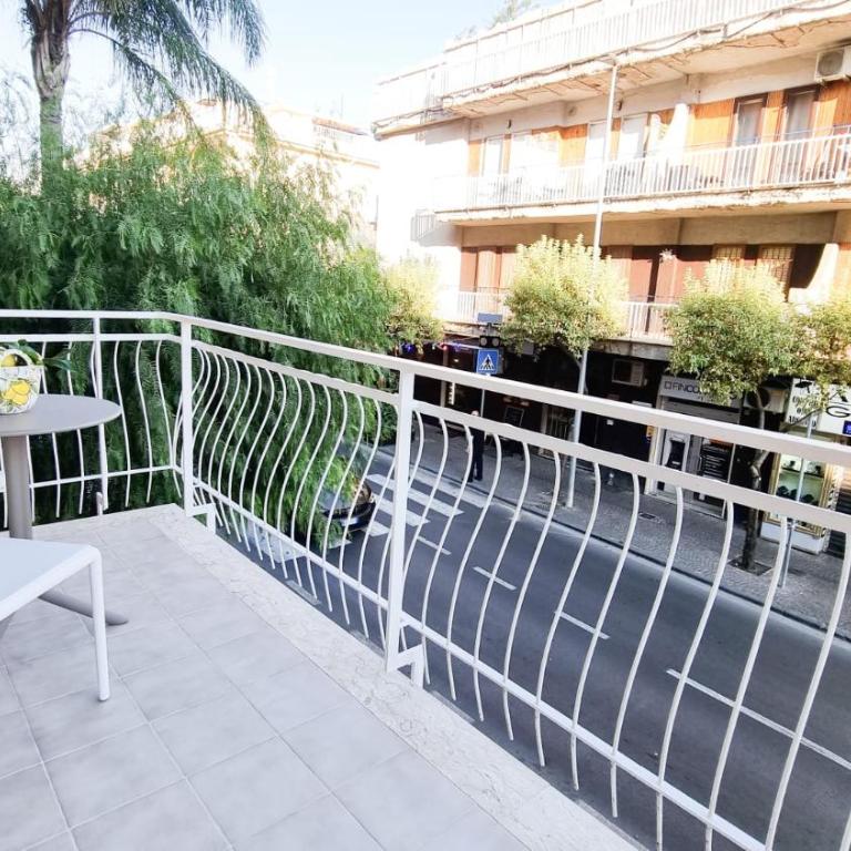 Palazzo Mauro Sorrento Luxury Rooms - King Room with Balcony - 5