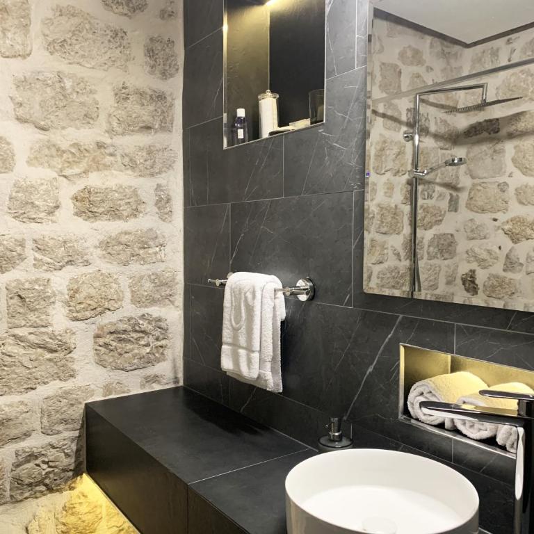 KAŽIN supreme - Deluxe King Room - 2