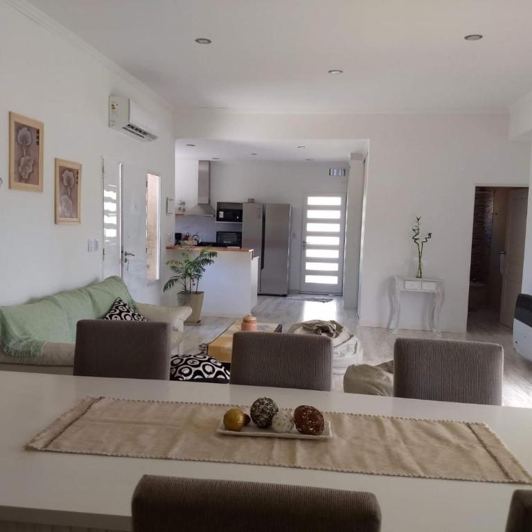 casa con pileta climatizada, tiempo para descansar, Pilar - Casa Unifamiliar de 3 dormitorios - 7