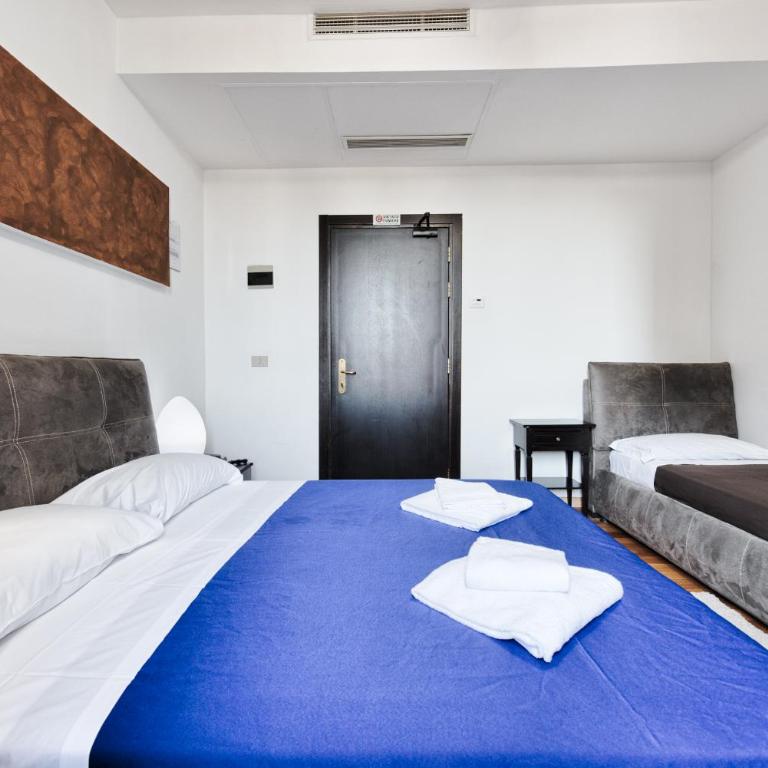Hotel Trieste - Camera Tripla - 11