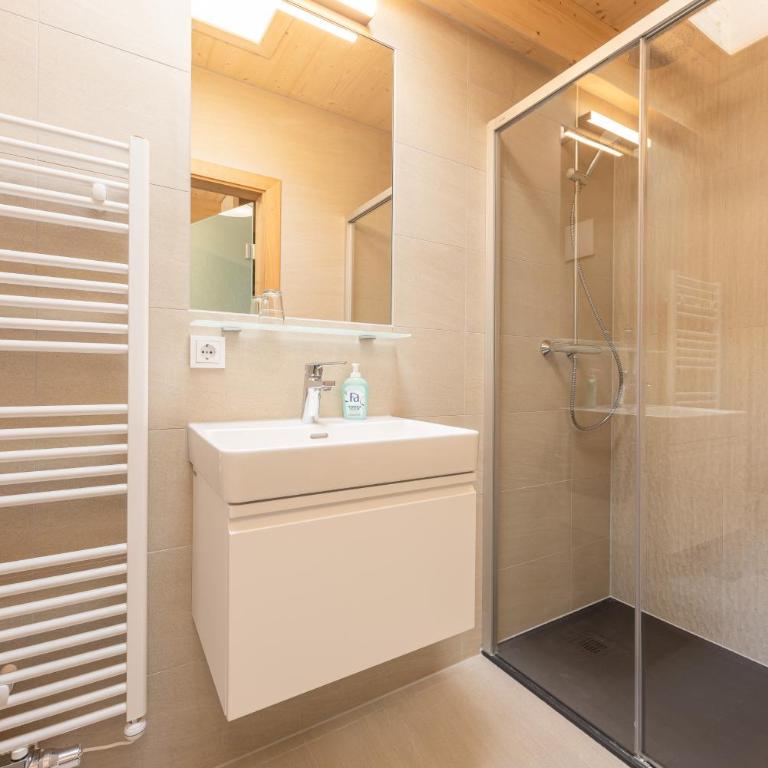 Pension Gulla - Ferienhaus Appartements B&B - Einzelzimmer mit Dusche - 8