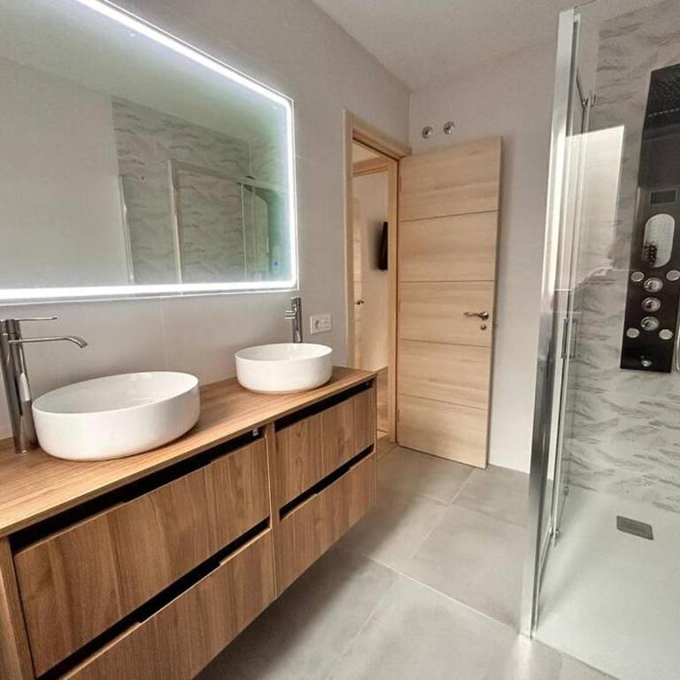LUJO Proyector, Maquina Arcade, Wifi y Patinetes - Apartamento de 3 dormitorios - 17