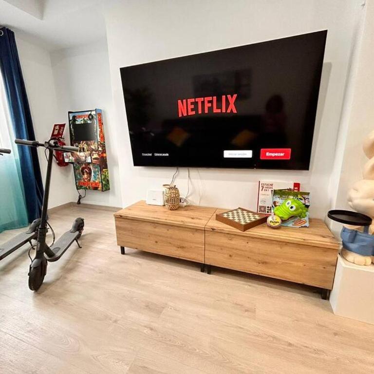 LUJO Proyector, Maquina Arcade, Wifi y Patinetes - Apartamento de 3 dormitorios - 25