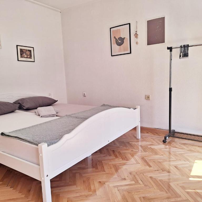 Apartman Square - Two-Bedroom Apartment - 4