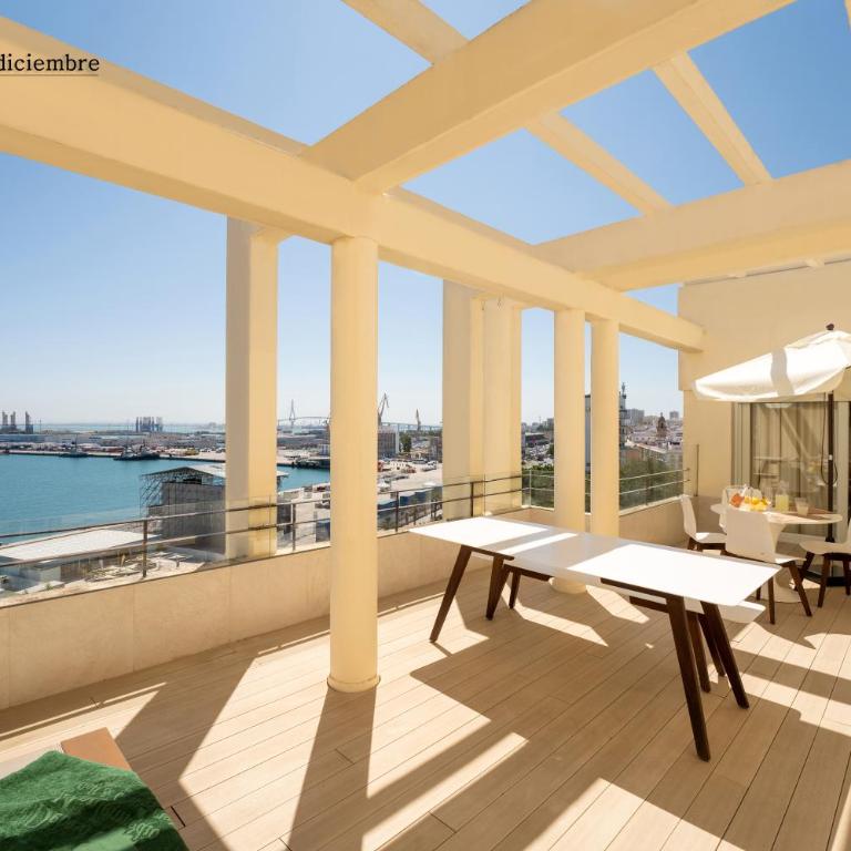 Plaza Mina Suites - Adults Recommended by Luxury Suites Cadiz - Ático de lujo de 2 habitaciones con terraza privada en Avenida 4 de diciembre de 1977, edificio 26-27 - 1