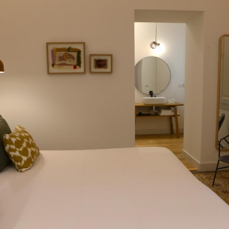 VEINTIUNO Emblematic Hotels by Airnest - Habitación Doble Deluxe Interior - 9