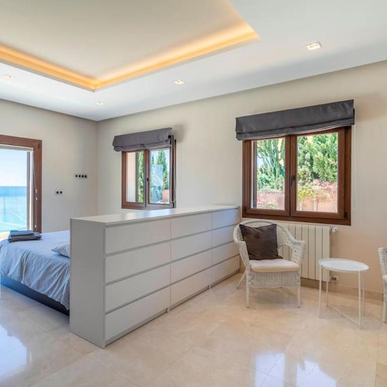 Villa Irene, Large First Line Villa wíth amazing sea- and coast views and large private swimming pool! - Deluxe Villa - 41