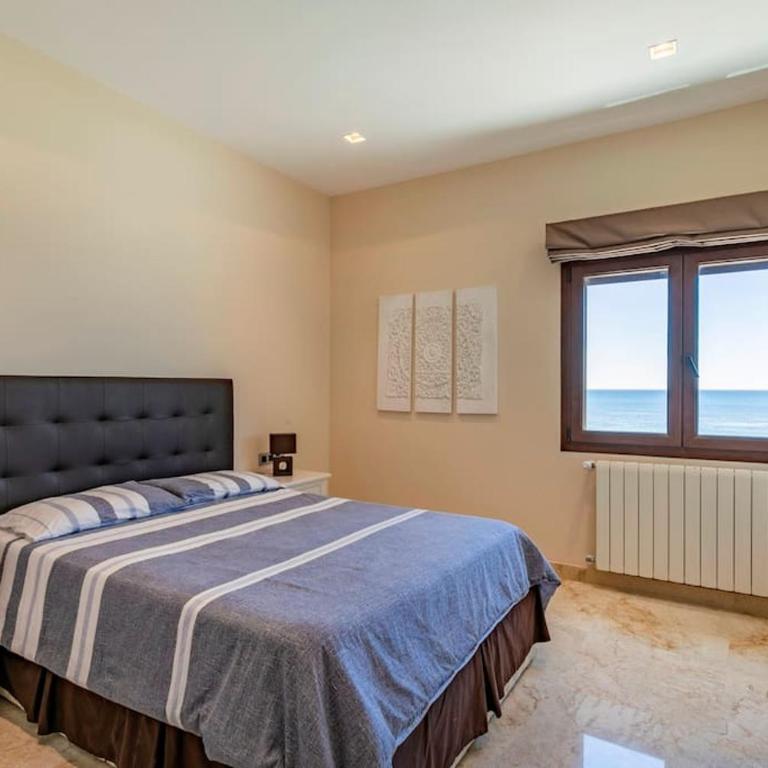 Villa Irene, Large First Line Villa wíth amazing sea- and coast views and large private swimming pool! - Deluxe Villa - 50