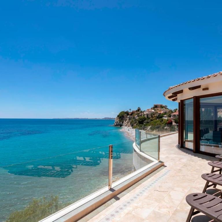 Villa Irene, Large First Line Villa wíth amazing sea- and coast views and large private swimming pool! - Deluxe Villa - 1