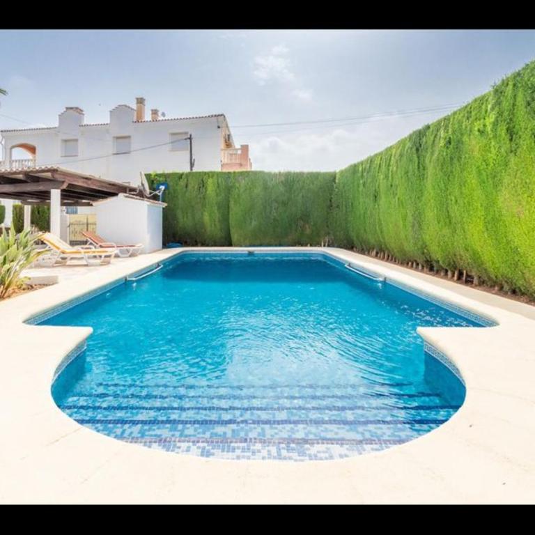 Spacious family home with Airco, private 5x10m pool, sandy beach 300m, free WiFi - Casa - 1