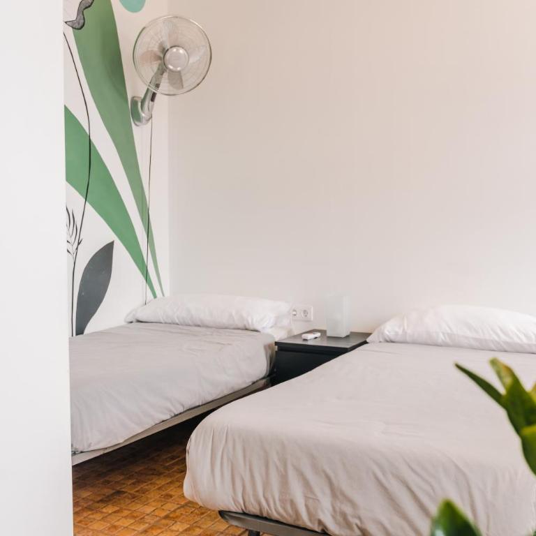 Ocean Nomads Coworking Tenerife - Habitación Doble con baño privado - 2 camas - 4