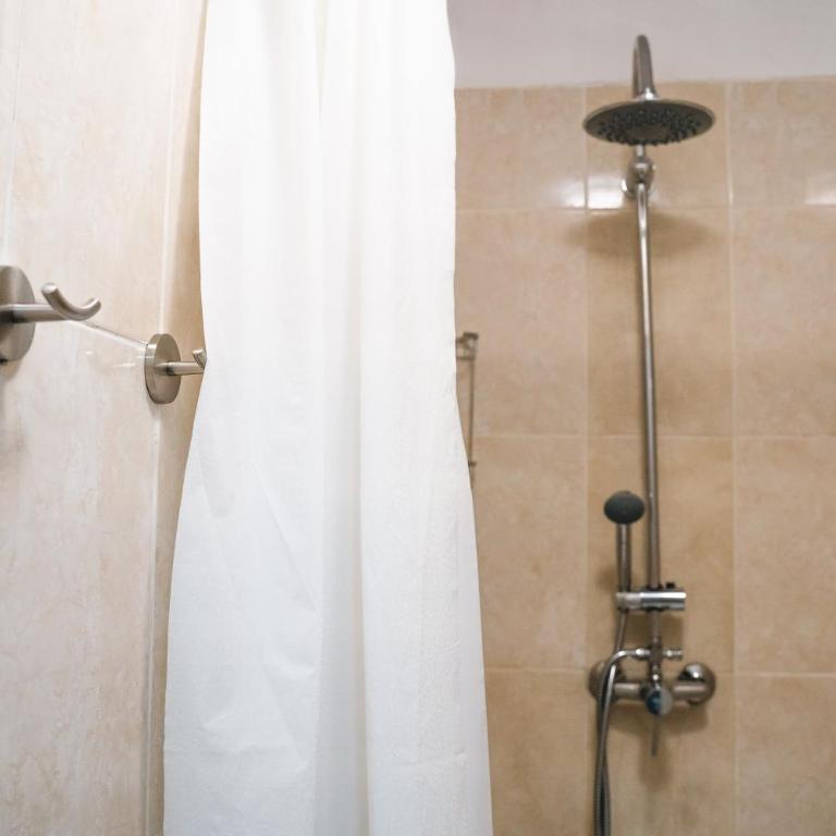 Ocean Nomads Coworking Tenerife - Habitación Doble con baño privado - 2 camas - 5