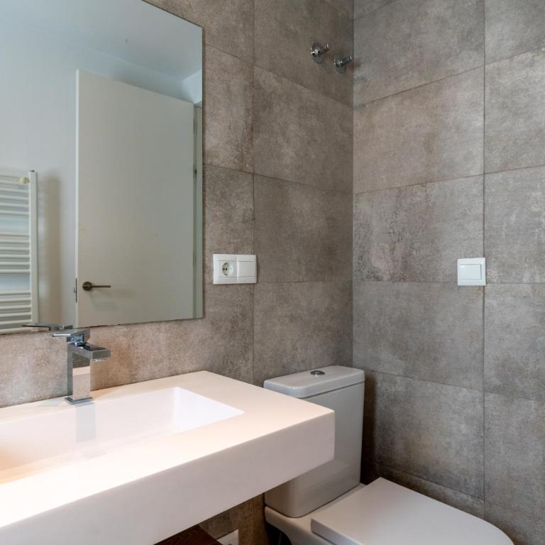 Bustos Tavera Olehousing - Three-Bedroom Apartment - 21