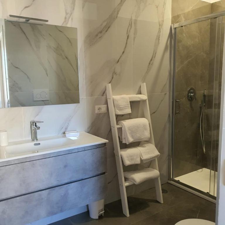 Deviveschi guest house - Two-Bedroom Apartment - 18