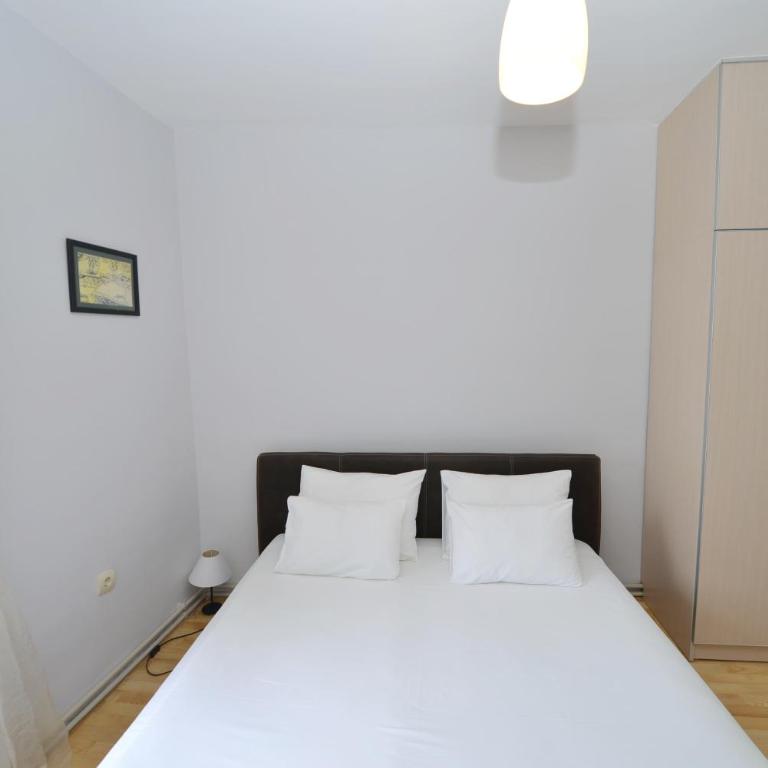 Apartments Saxo - One-Bedroom Apartment with Balcony and Sea View - 1