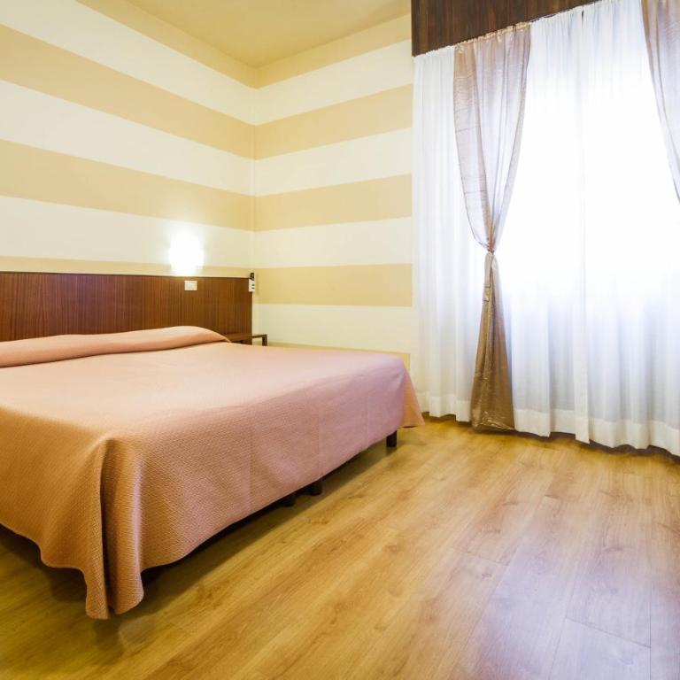 Hotel Reale - Standard Doppel- oder Zweibettzimmer - 10