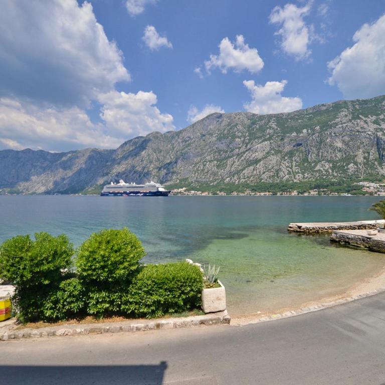 Apartments Saxo - One-Bedroom Apartment with Balcony and Sea View - 23