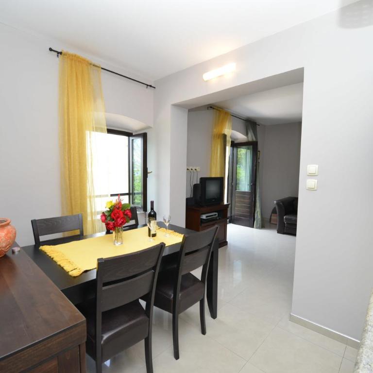 Apartments Saxo - One-Bedroom Apartment with Balcony and Sea View - 5