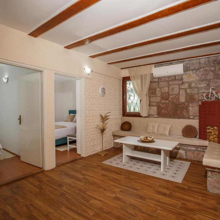 Villa Palma - Three-Bedroom Villa - 8