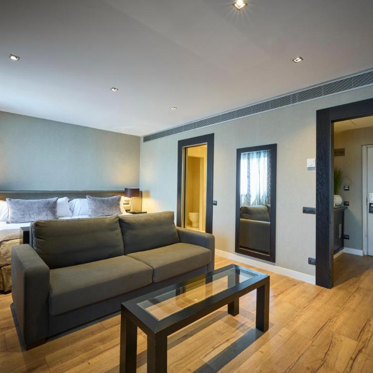 Catalonia Ramblas 4* Sup - Junior Suite with Private Pool - 3
