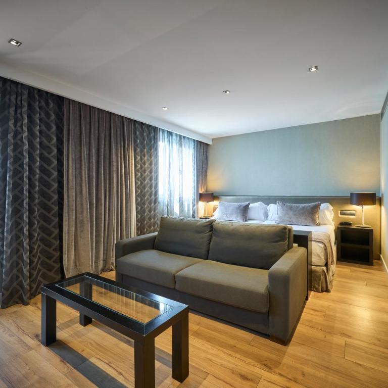 Catalonia Ramblas 4* Sup - Junior Suite with Private Pool - 4