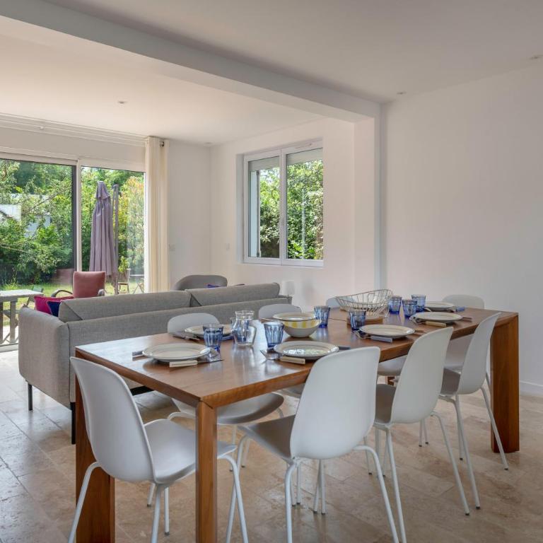Maison moderne avec jardin pour 8 - Ferienhaus - 8