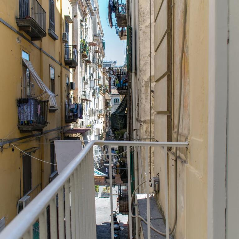 La Sciantosa Quartieri Spagnoli - Camera Queen con Balcone - 2