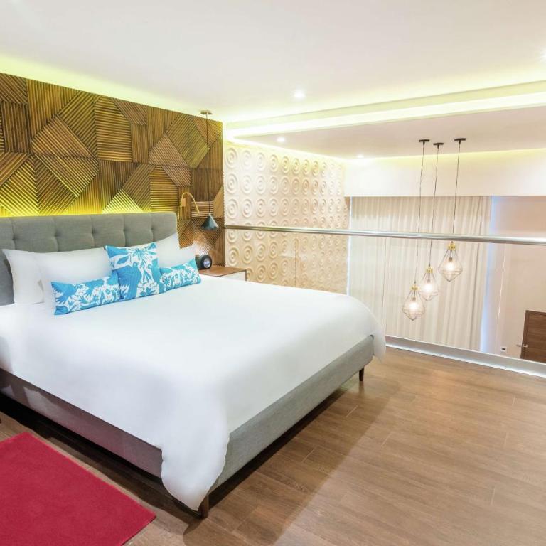 The Fives Downtown Hotel & Residences, Curio Collection by Hilton - King Mezzanine Room - 2