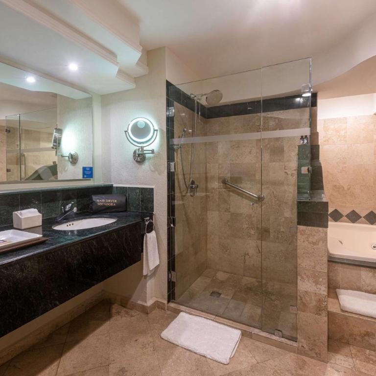 Villa Mercedes Curio Collection By Hilton - King Suite with Terrace - 1