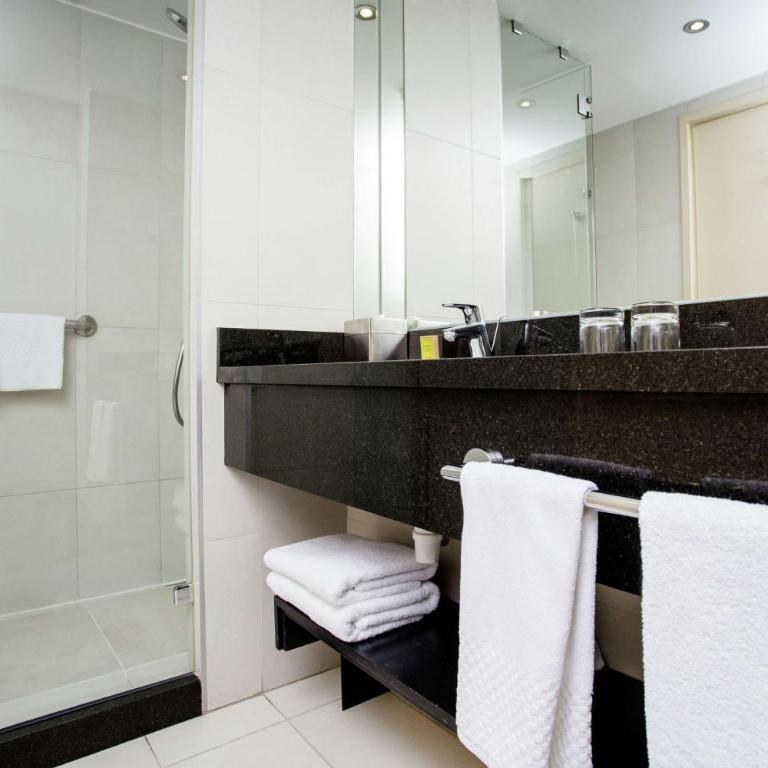 DoubleTree by Hilton Santiago - Vitacura - Habitación Deluxe con cama extragrande - 4