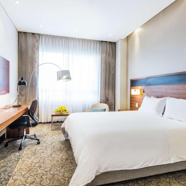 DoubleTree by Hilton Bogota Parque 93 - Habitación con cama extragrande. - 2