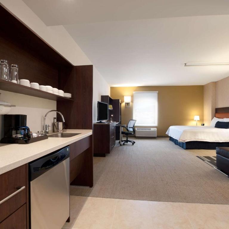 Homewood Suites by Hilton Queretaro - Queen Studio - Non-Smoking - 2