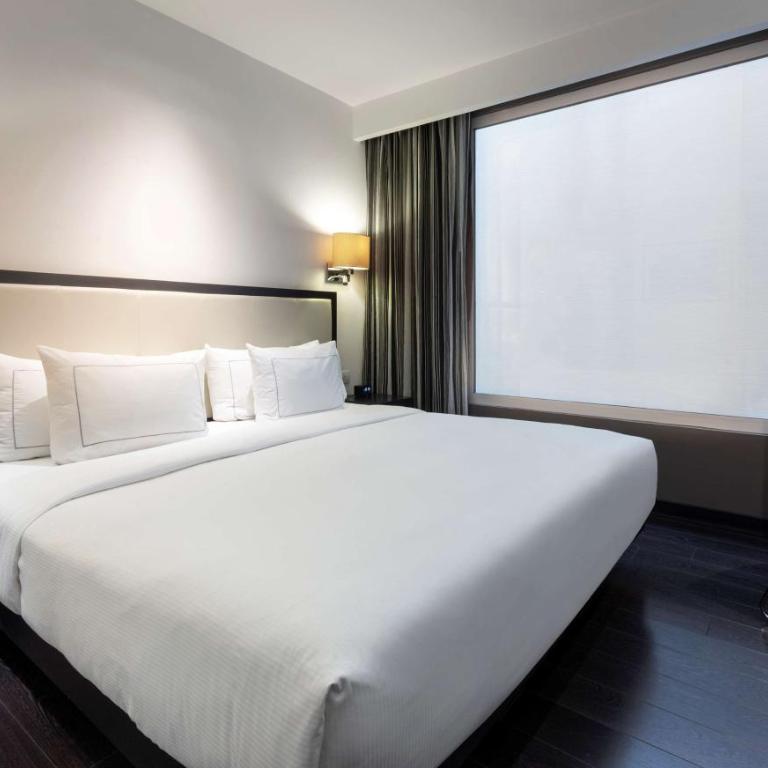 Hilton DoubleTree Guadalajara Centro Historico - Habitación con cama extragrande. - 3