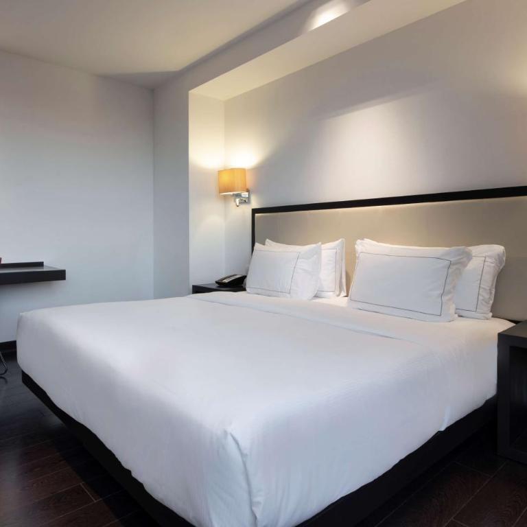 Hilton DoubleTree Guadalajara Centro Historico - Habitación Deluxe con cama extragrande - 3