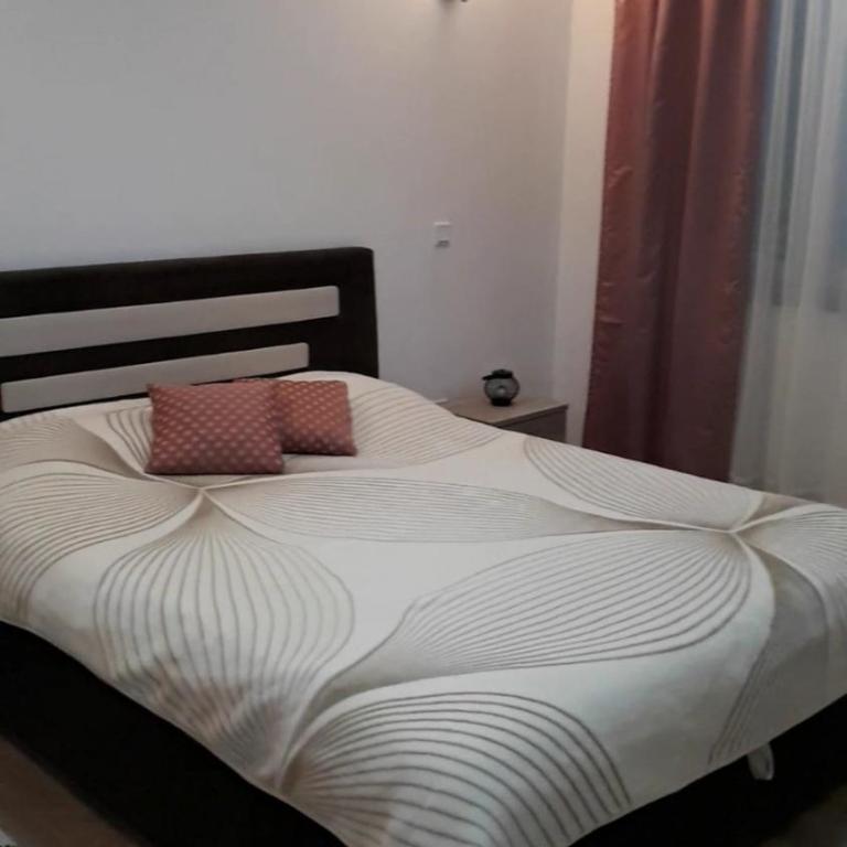 Modern Apartment close to city center. - Two-Bedroom Apartment with Balcony - 4