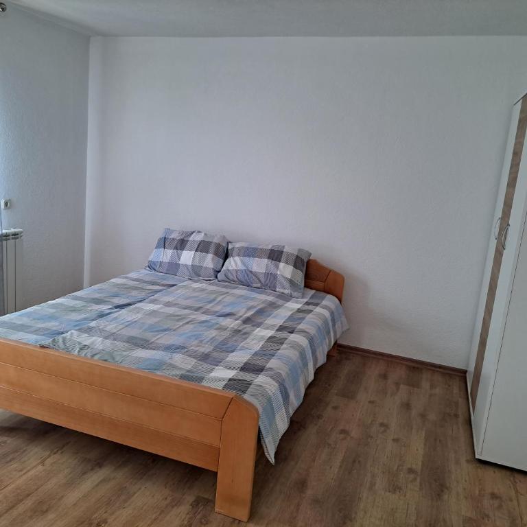 Apartments Neyla - Three-Bedroom Apartment - 7