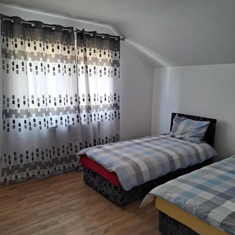 Apartments Neyla - Three-Bedroom Apartment - 9