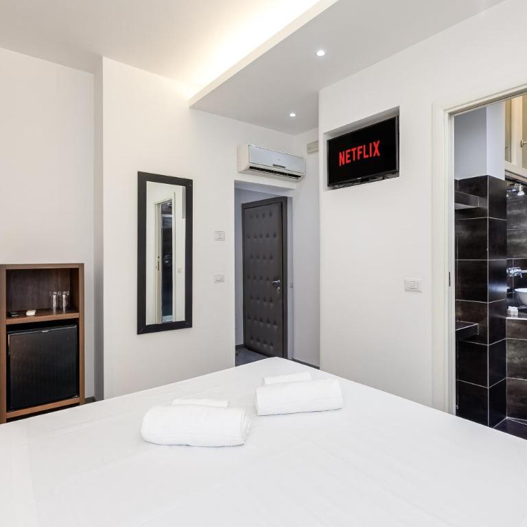 Spagna Boutique Suites - Double Room with Balcony - 5